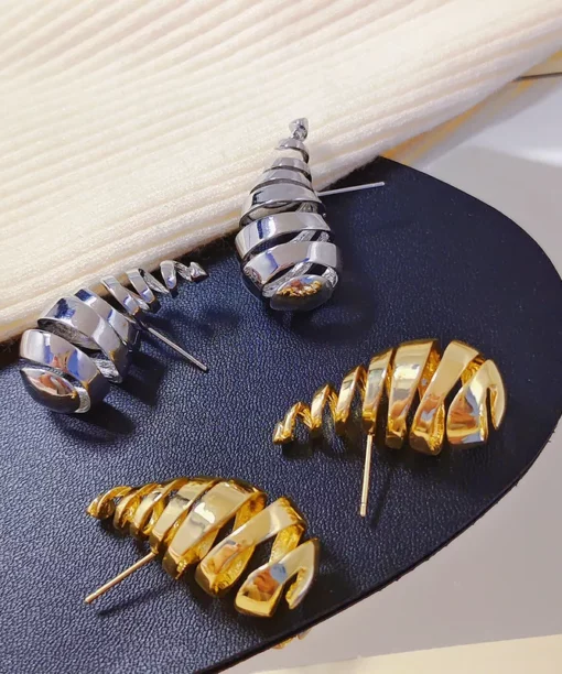 Alternative view of Spiral Gold Strips