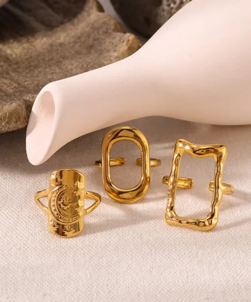 Alternative view of Geometric Gold Ring