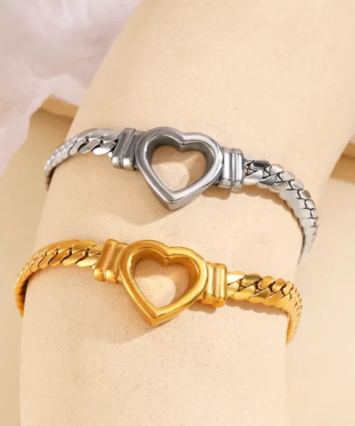 Alternative view of Gold Heart Chain Bracelet