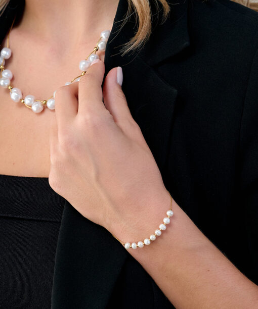 Alternative view of Isolde Pearl Bracelet