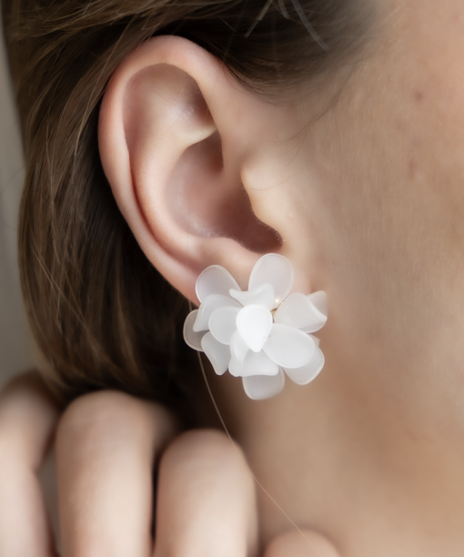 Alternative view of White Petals