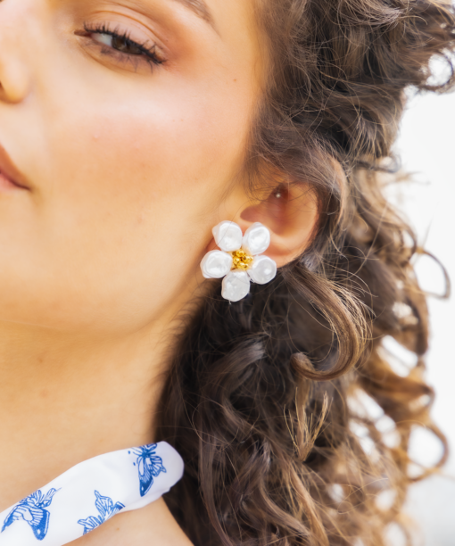 Alternative view of Pearlito White  Flower